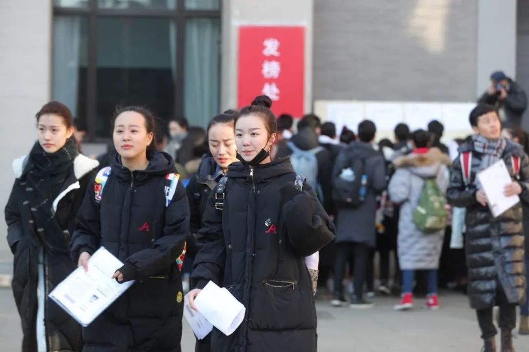 音乐艺考生想让评委老师眼前一亮,男女生就应该选这样的妆容服饰