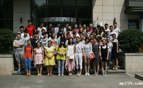 taptap官网正版苹果下载学生合影