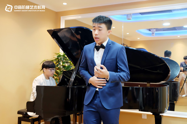 专业艺考培训班收费一般多少钱?