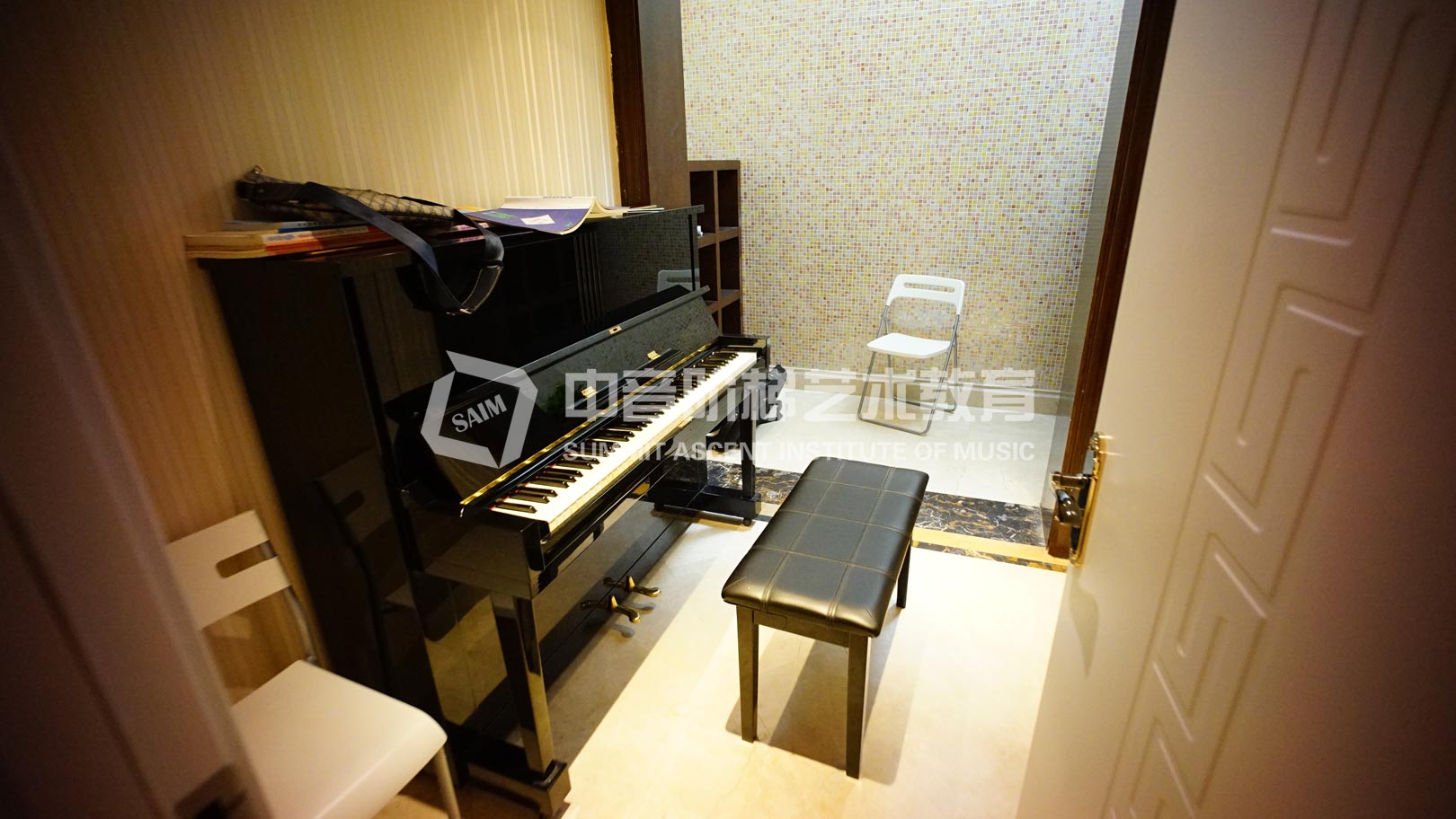 钢琴和电子琴的区别在哪里？