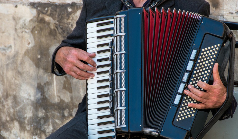 艺考专业音乐培训班收费情况是怎样的？有必要参加音乐艺考集训吗？