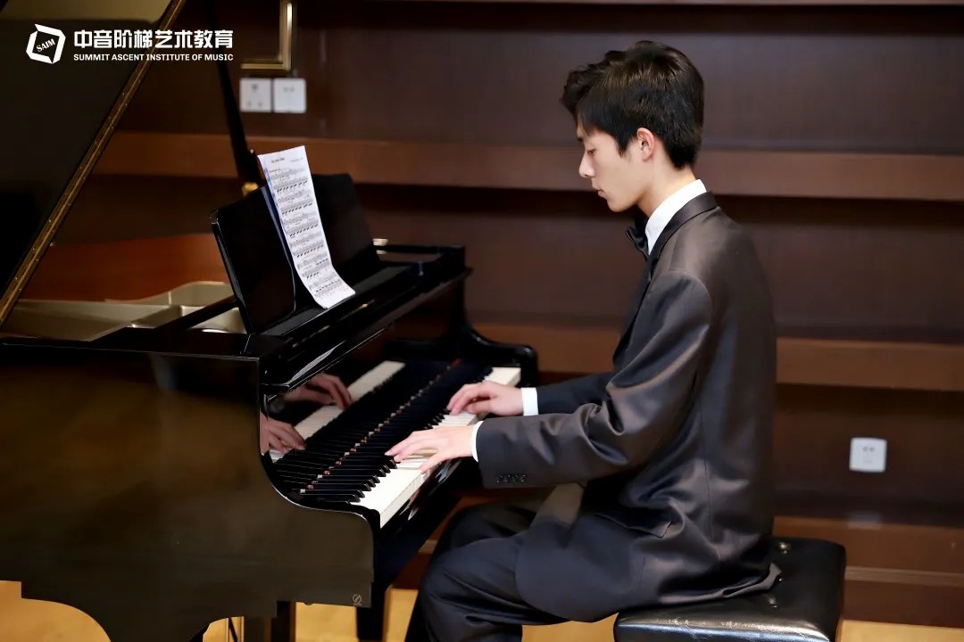 学钢琴的费用要多少？孩子几岁学钢琴比较好？