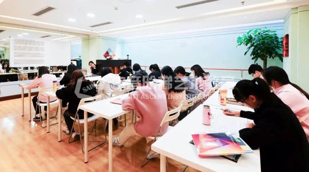 如何选择靠谱的艺考补习学校？艺考培训学校一般怎么收费？