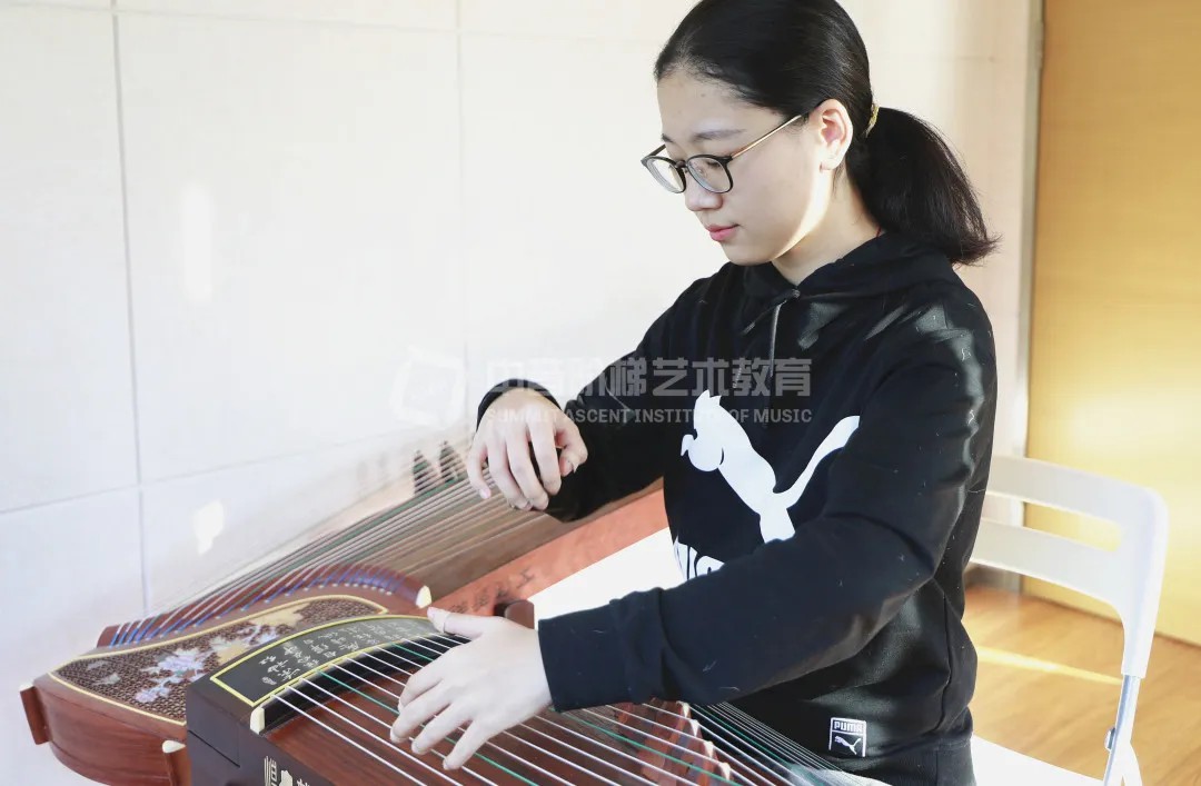 北京古筝培训学校怎么选？古筝演奏基础技法及学习要领有哪些