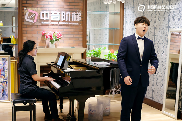 学声乐需要多少钱，声乐培训班学习内容