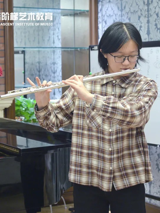 哪里有笛子培训班？长笛和笛子哪个好学？