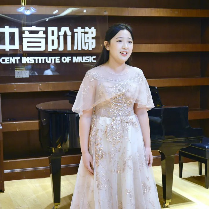声乐培训艺考学校如何选择？学习声乐要具备哪些条件？