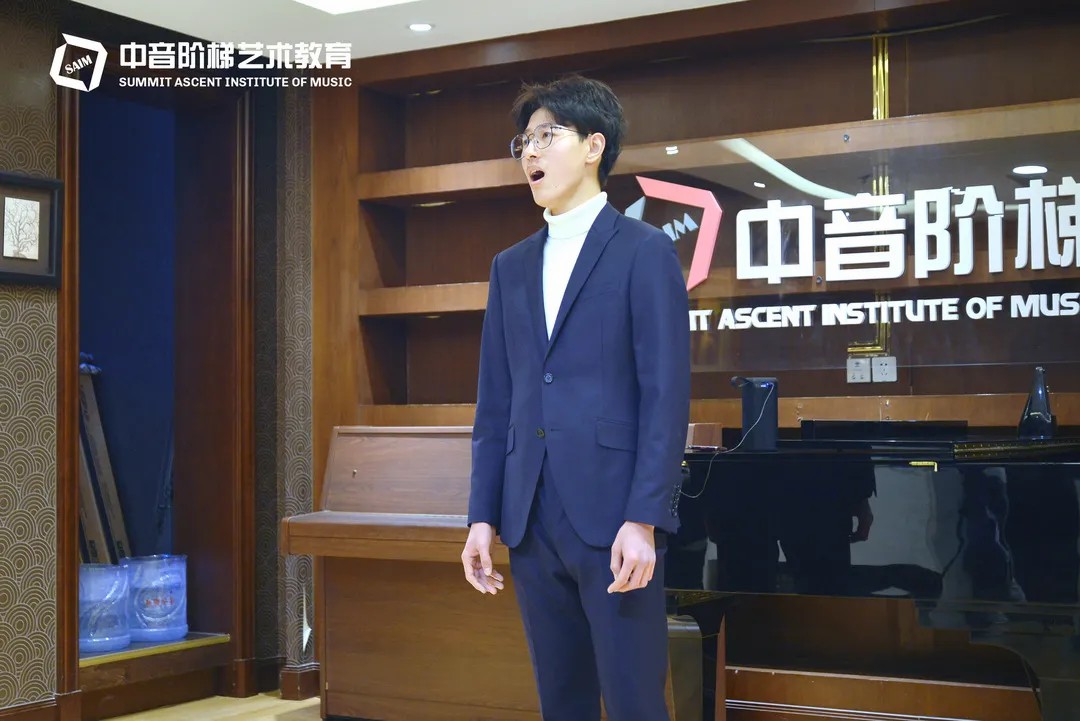 北京声乐老师哪家培训机构好？声乐练习中如何掌控气息？