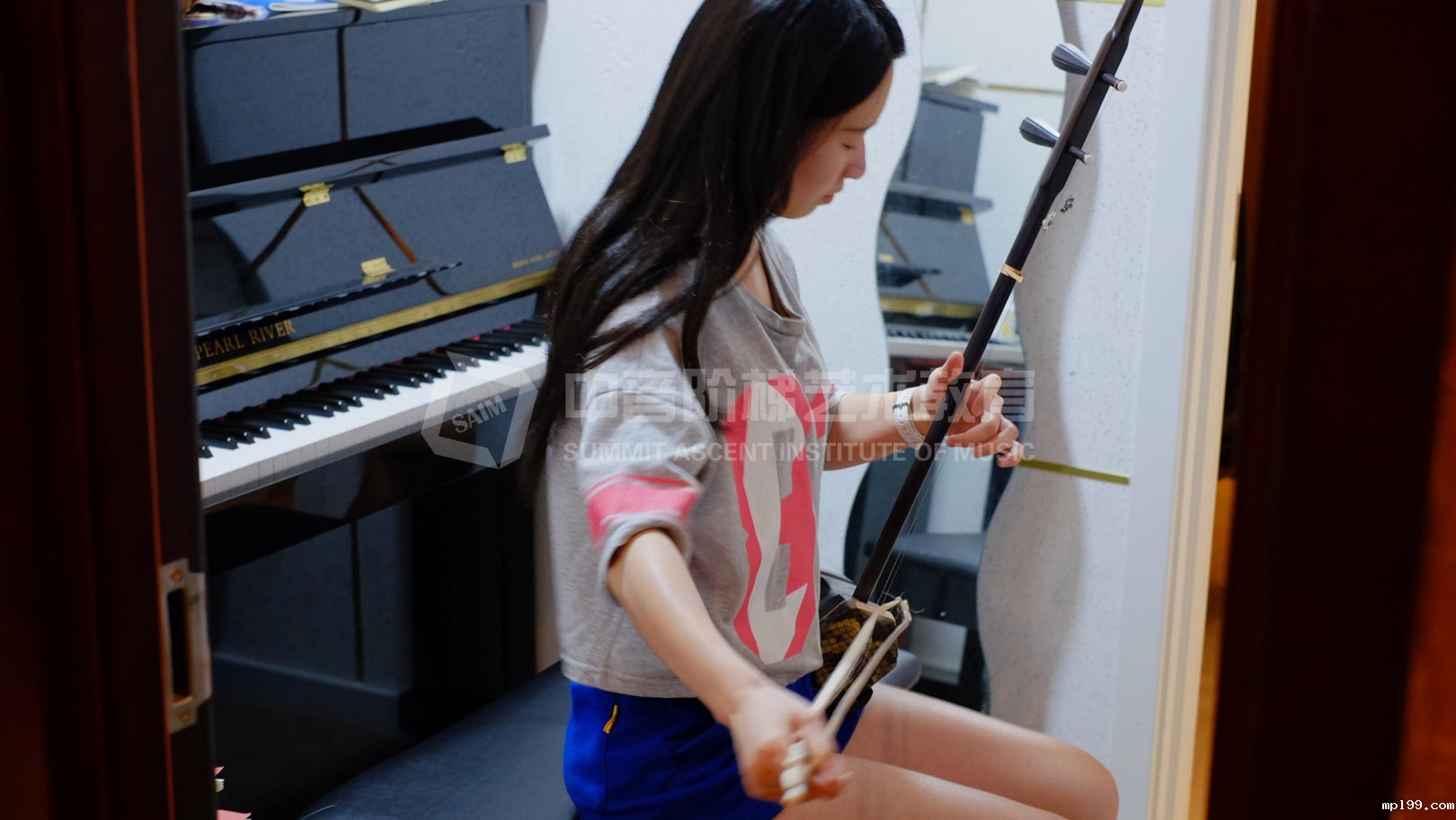 二胡培训班价格是多少？学习二胡需要注意什么