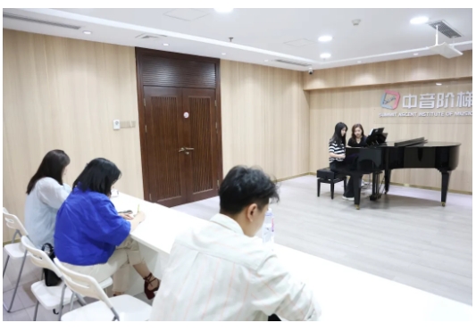 音乐<a href=//www.mpl99.com/dongtai-6607.html target=_blank class=infotextkey>艺考培训</a>