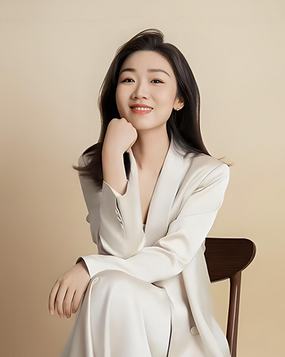 2023年在波兰罗兹音乐学院博士期间举办独唱音乐会，展示中外咏调艺术风格的不同之处。并撰写了《沃尔夫冈·阿马德乌斯·莫扎特歌剧和中国作曲家歌剧中的精选女高音咏叹调及其在当代欧洲和中国声乐教育中的作用》为论点的文章，彰显了莫扎特对歌剧艺术深邃的理解，和对歌剧人物内心世界的精细刻画，以及具有高度的音乐性和戏剧性，深受声乐演唱者们的喜爱。